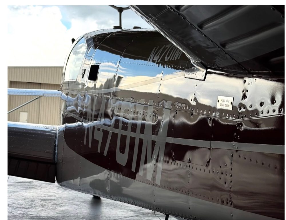 Mirror-polished aircraft fuselage